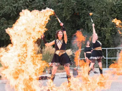 busker fire show 