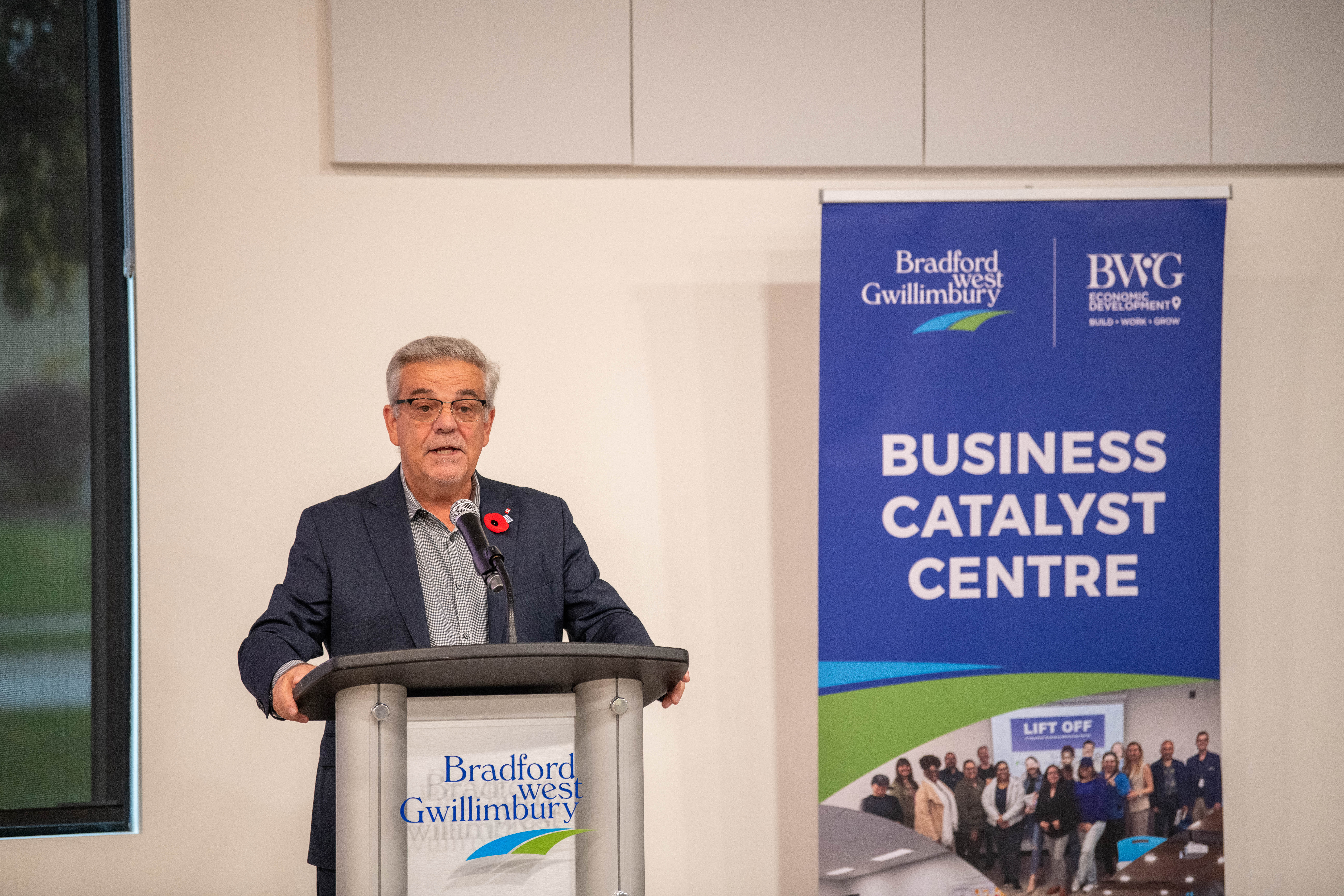 mayor leduc presenting at round table