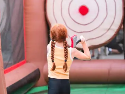 axe throwing game